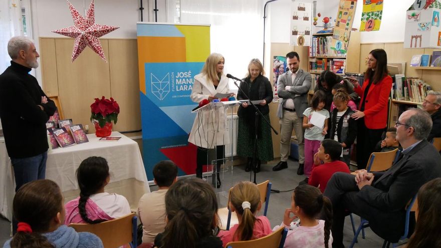 Libros como "motor de cambio social": Andalucía reivindica la lectura desde un colegio del Polígono Sur como "referente"