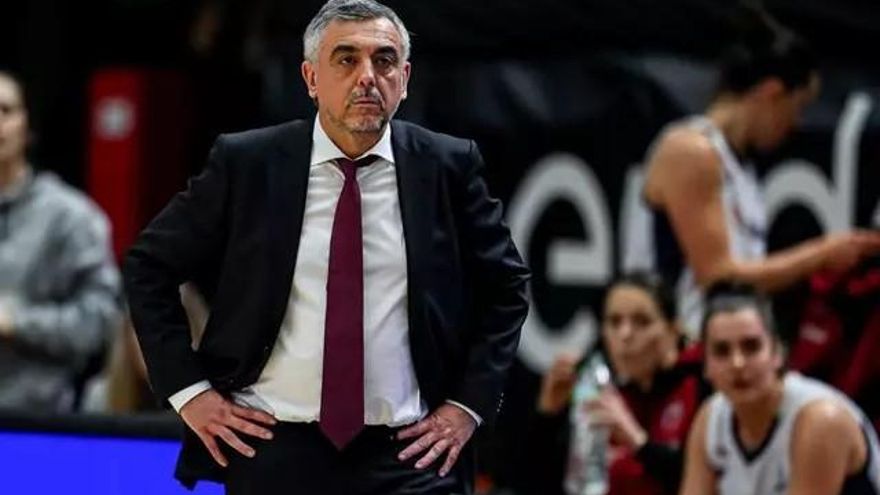 El exseleccionador nacional de baloncesto femenino, Mario López, investigado por agredir sexualmente a una menor