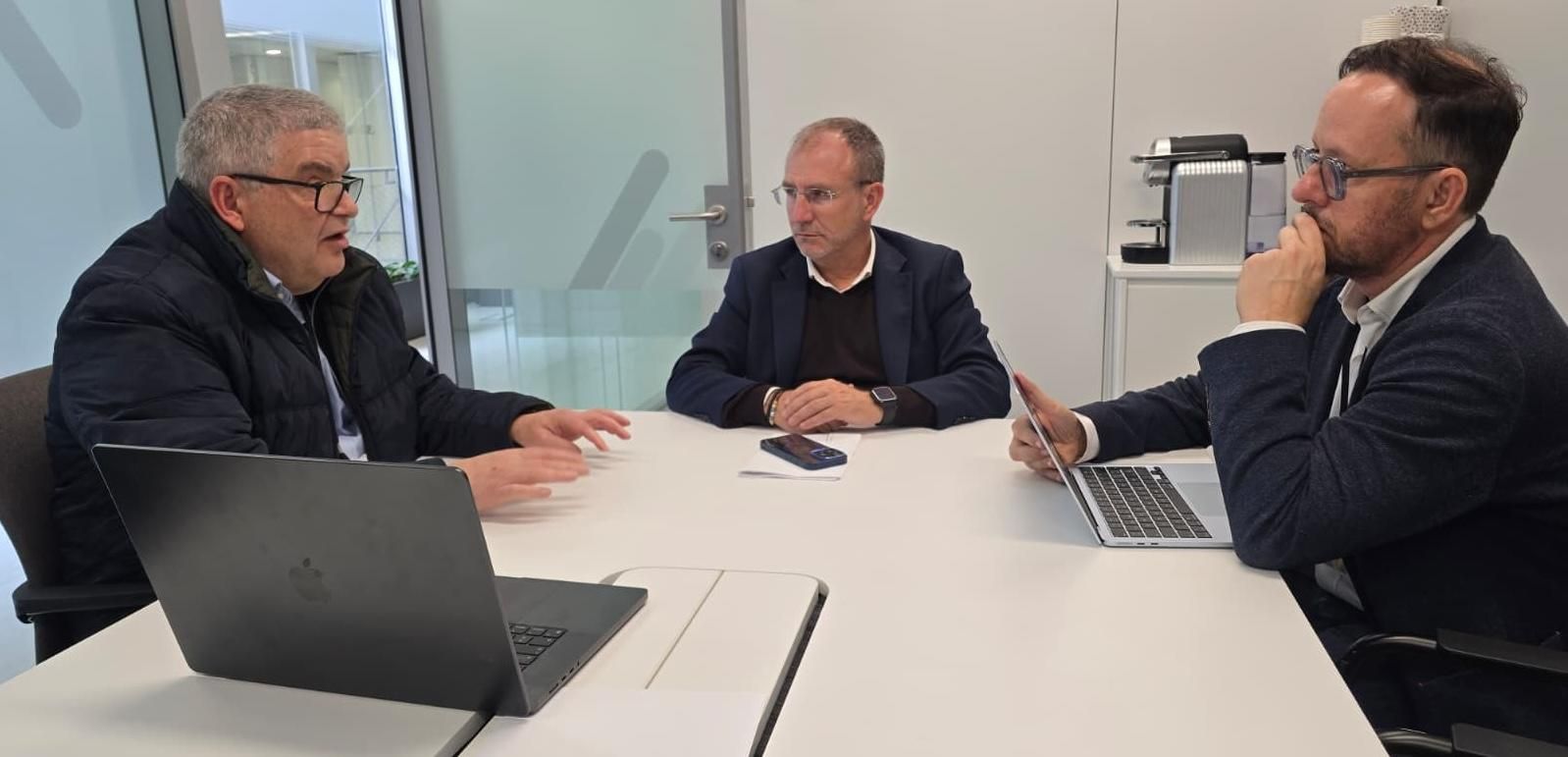 Joaquín Hernández, Sergio Rodríguez y Octavio Caraballo.