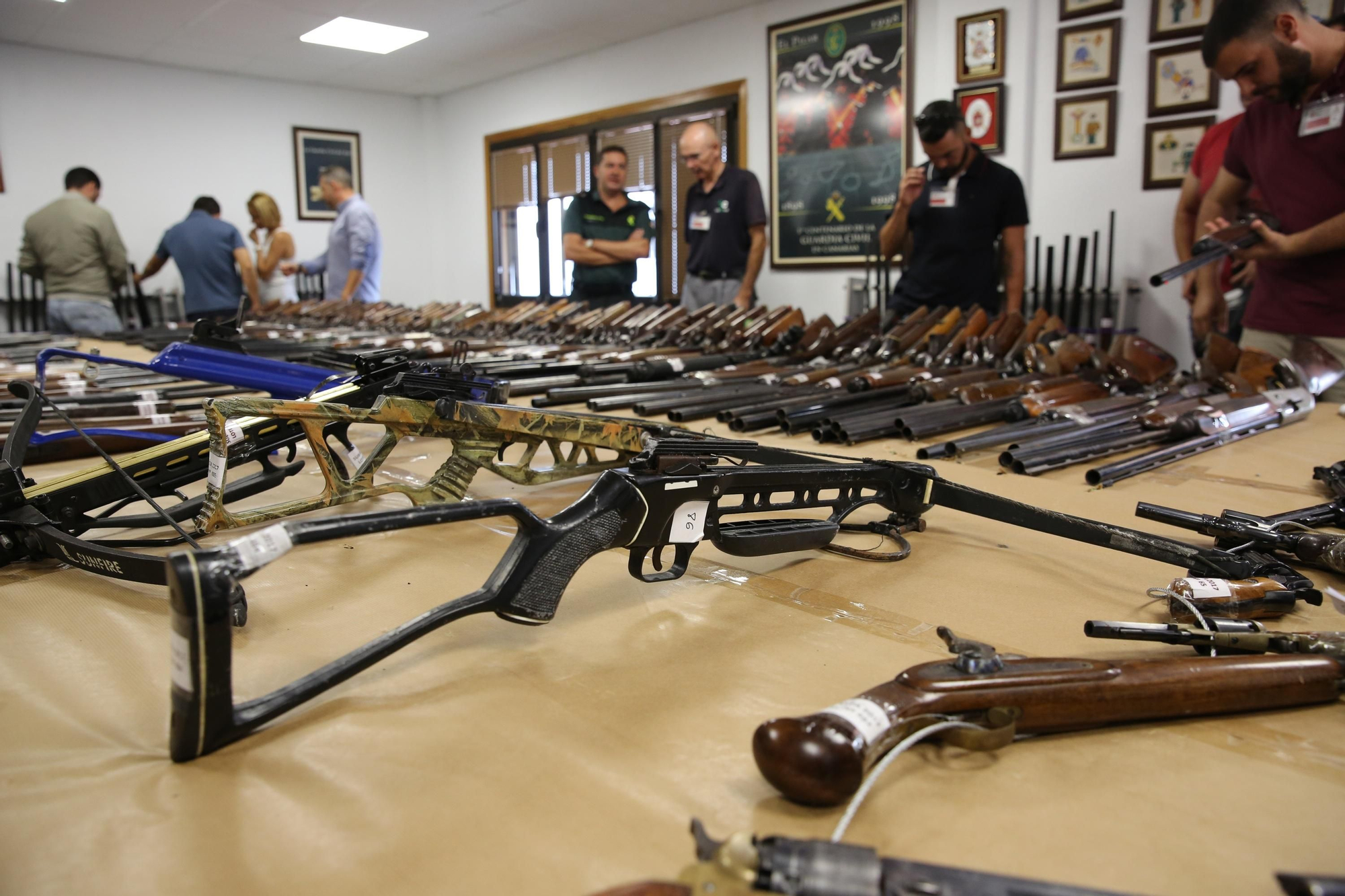 Exposición de armas que subasta la Guardia Civil