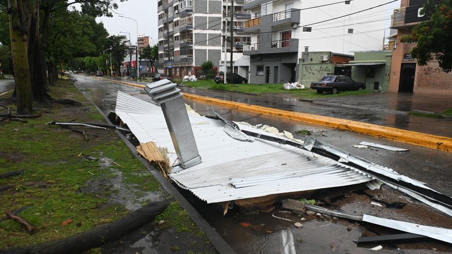 Temporal de lluvia y viento en el AMBA: inundaciones, destrozos, y caídas de árboles