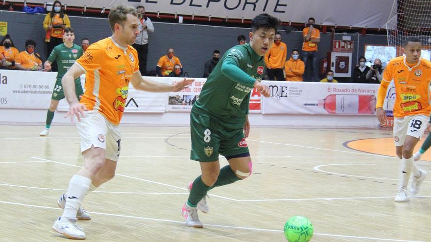 Shimizu, en el duelo con el Ribera Navarra.