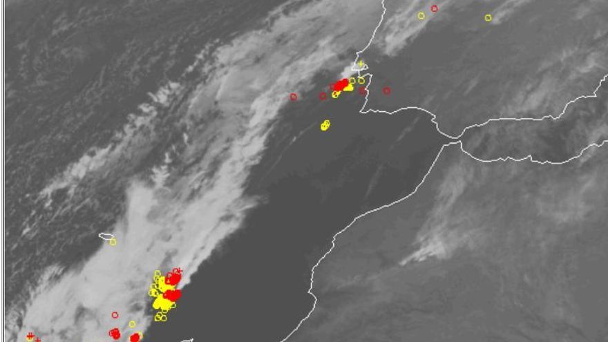 La DANA deja en Canarias fuertes lluvias, vientos de casi 80 km/h y 575 rayos durante la noche del domingo al lunes