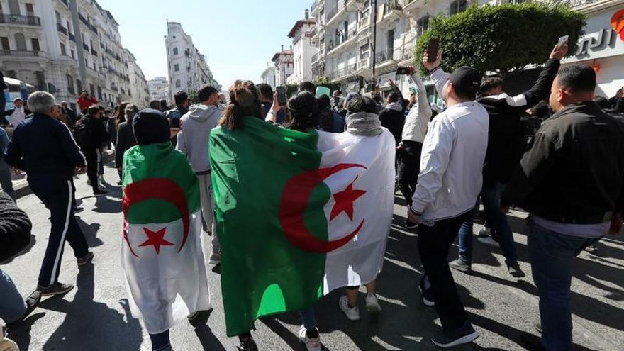 Las protestas contra la reelección de Bouteflika desbordan Argel por segundo viernes