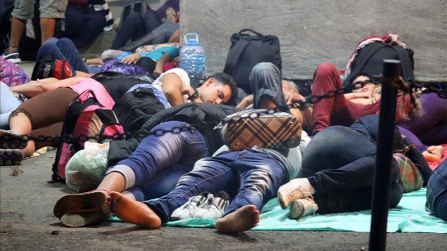 Unos mil inmigrantes cubanos varados en Costa Rica permanecen en albergues