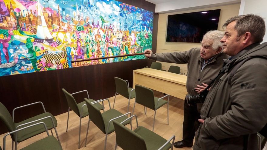 El mural de Juan Carlos Mestre, 'Las ciudades de Poniente', comentado por Gamoneda.