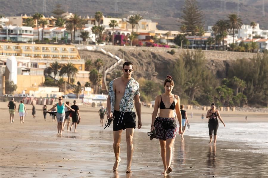 El municipio de San Bartolomé de Tirajana, el principal municipio turístico de Gran Canaria, ha abierto este miércoles sus playas a paseantes y deportistas en la fase 0 de la desescalada.