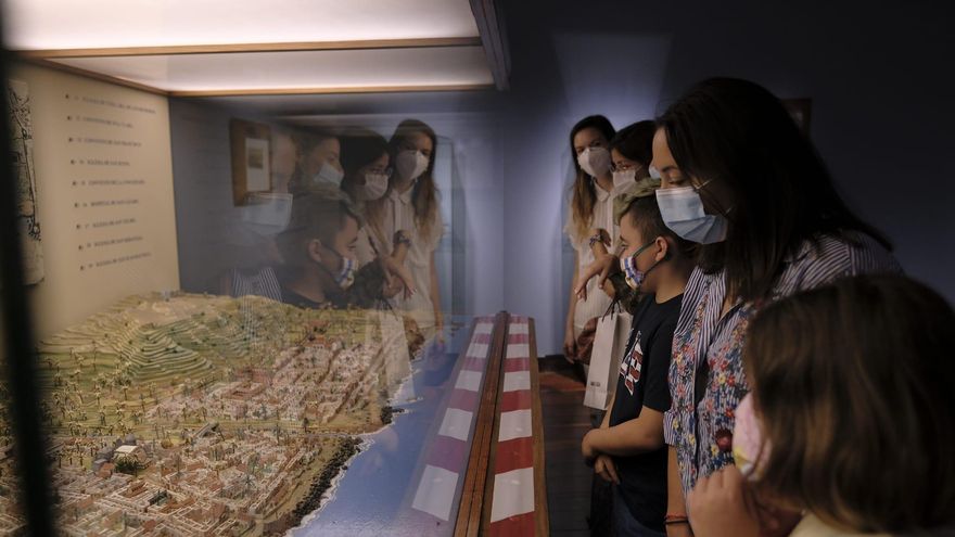 Visitantes en la Casa de Colón