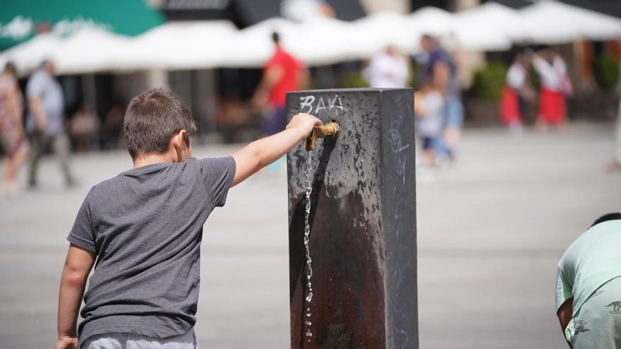 Atendida en una ambulancia una niña de cuatro años debido a un golpe de calor en un colegio de Bilbao
