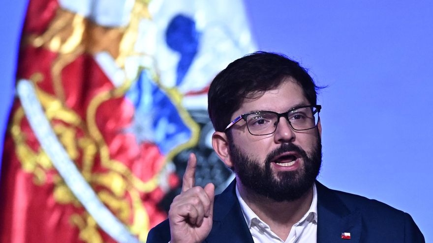 Boric justifica la retirada de agregados miliares de Israel: "Se trata de humanidad"