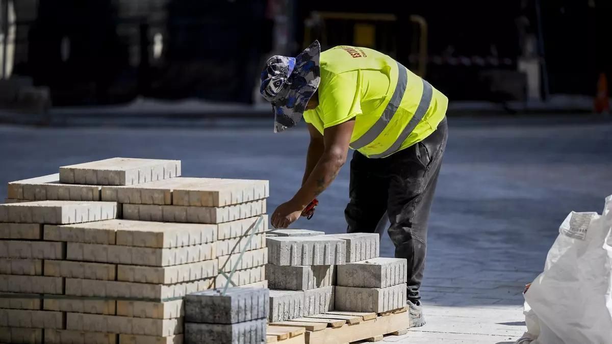 Buena parte de los nuevos empleados se incorporan a sectores como el de la construcción, el turismo, la hostelería y el agroalimentario que, por su naturaleza, no aportan gran productividad
