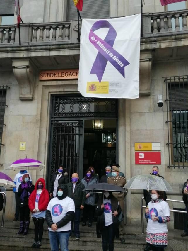 Concentración por el 25 de noviembre en la Subdelegación del Gobierno en León.