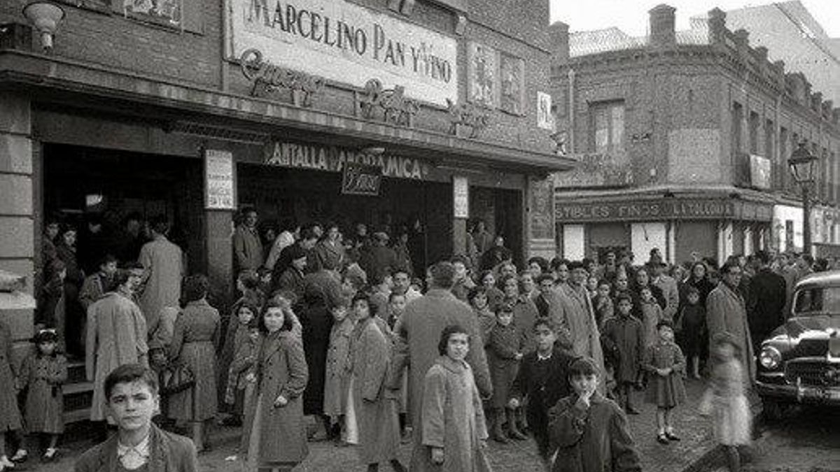 Al fondo, el edificio de Francos Rodríguez 35