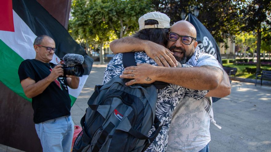 Un centenar de personas recibe a Sergio Toribio como un "héroe" en Logroño