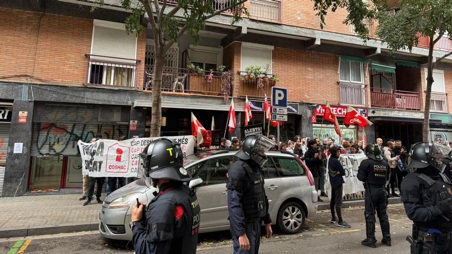 Desahuciada en Barcelona una madre soltera, vulnerable y víctima de estafa, a pesar del decreto de vivienda