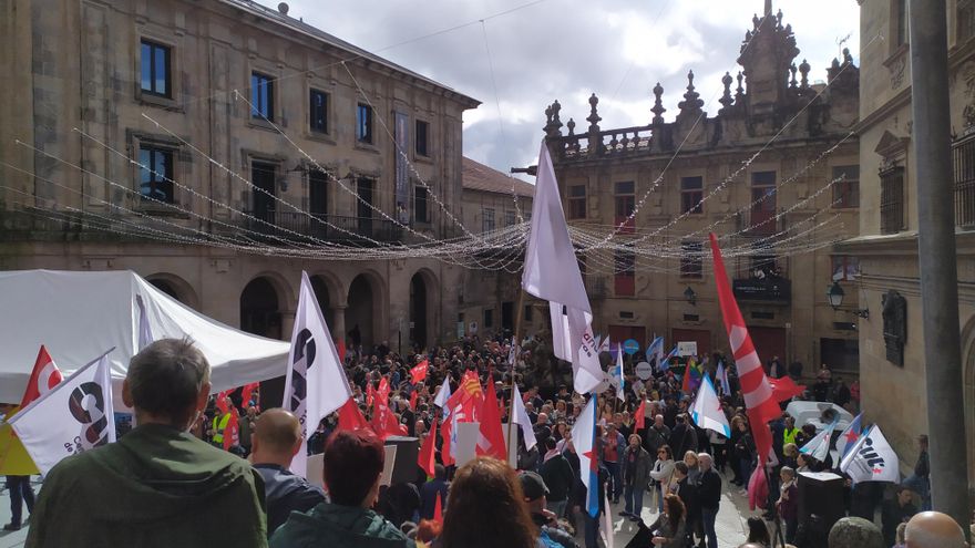 Una multitudinaria manifestación clama contra el "secuestro" de los medios públicos gallegos por parte de la Xunta