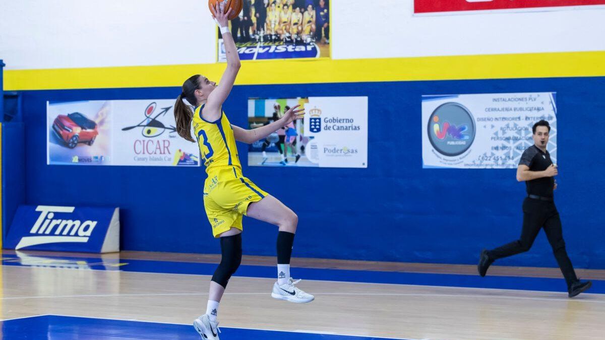 Claudia Contell, única jugadora renovada para el curso 2025-2026