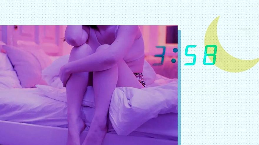 "Me despierto en mitad de la noche y ya no puedo dormir, ¿es mejor quedarse en la cama, levantarse o hacer algo?"