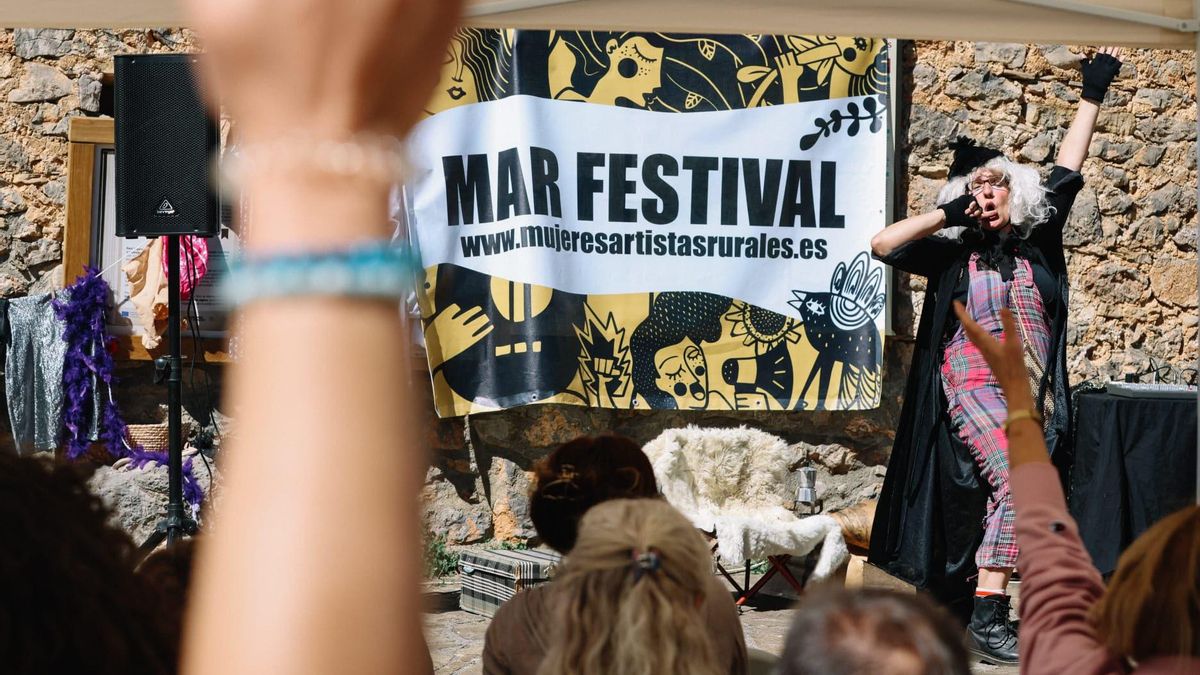 El reto de un pueblo de ocho habitantes del Alto Aragón: llenar sus calles para asistir a un espectáculo de artes escénicas