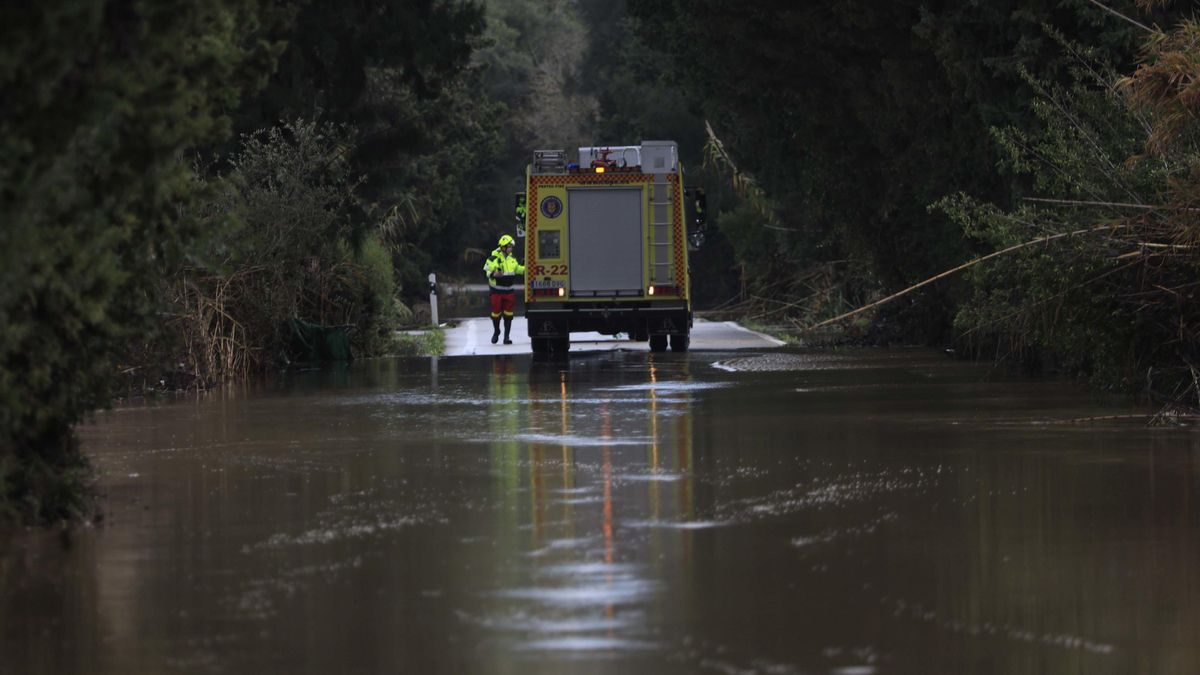 La borrasca Leonardo obliga a desalojar a 3.000 personas y a cortar las líneas de AVE Sevilla-Córdoba y Málaga-Granada
