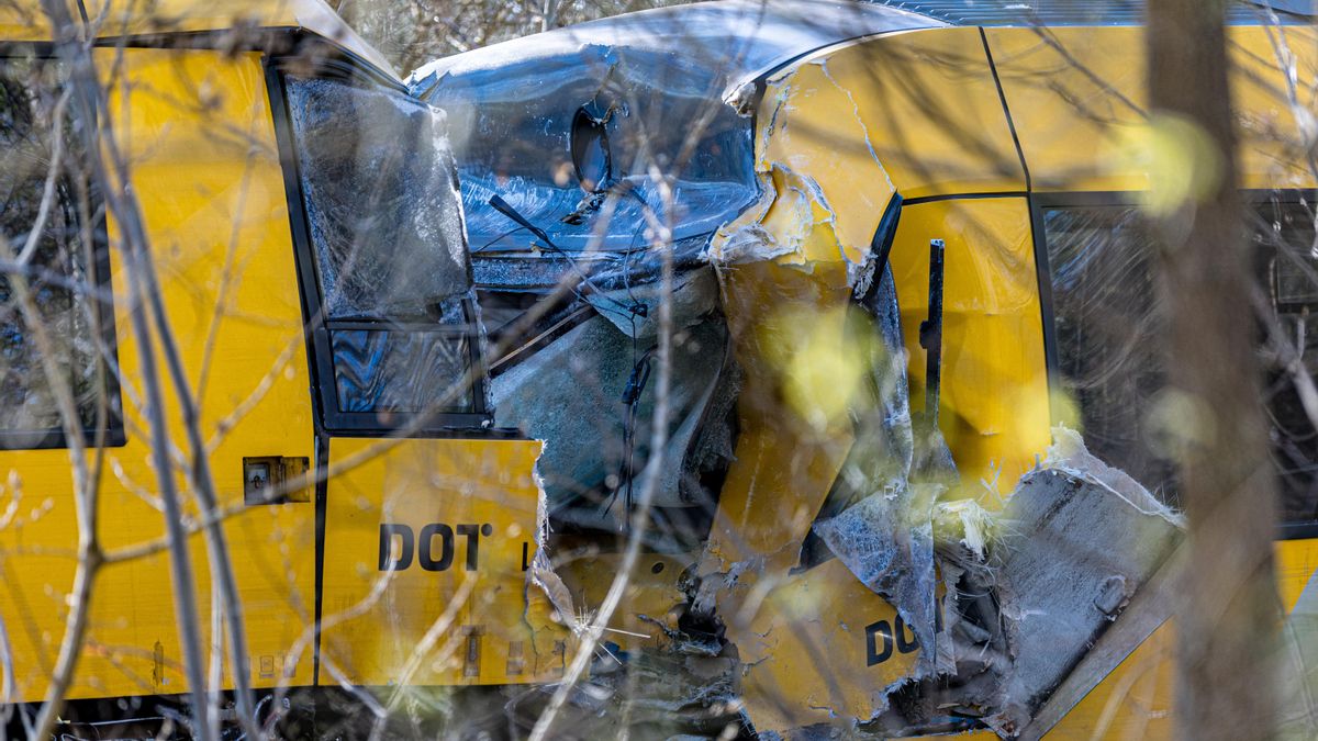Cuatro personas en estado crítico tras el choque frontal entre dos trenes en Dinamarca