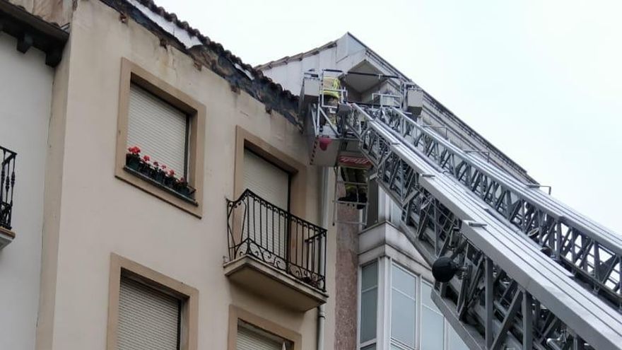 Desprendimiento de una cornisa en Bretón de los Herreros