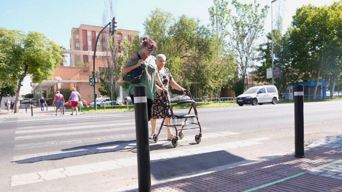 Actuación de Movilidad y Accesibilidad en un paso de peatones en la Avenida Carlos III de Córdoba.