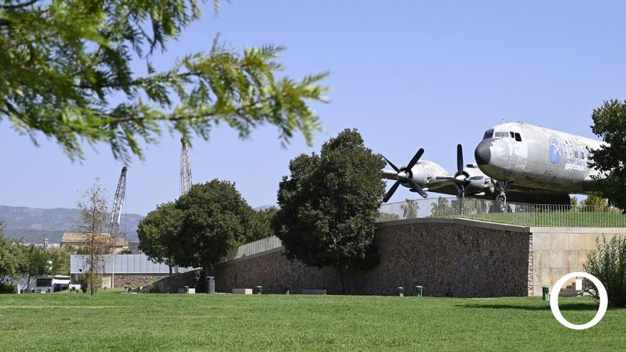 El dueño del avión de Miraflores rechaza quedárselo y le pasa la titularidad al Ayuntamiento