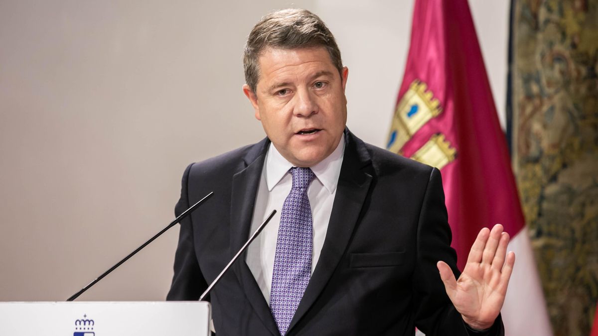 L presidente de Castilla-La Mancha, Emiliano García-Page, preside en el Palacio de Fuensalida, la firma del acuerdo para la puesta en marcha del Plan Corresponsables en Castilla-La Mancha entre el Gobierno autonómico, los agentes sindicales y la FEMP-CLM.