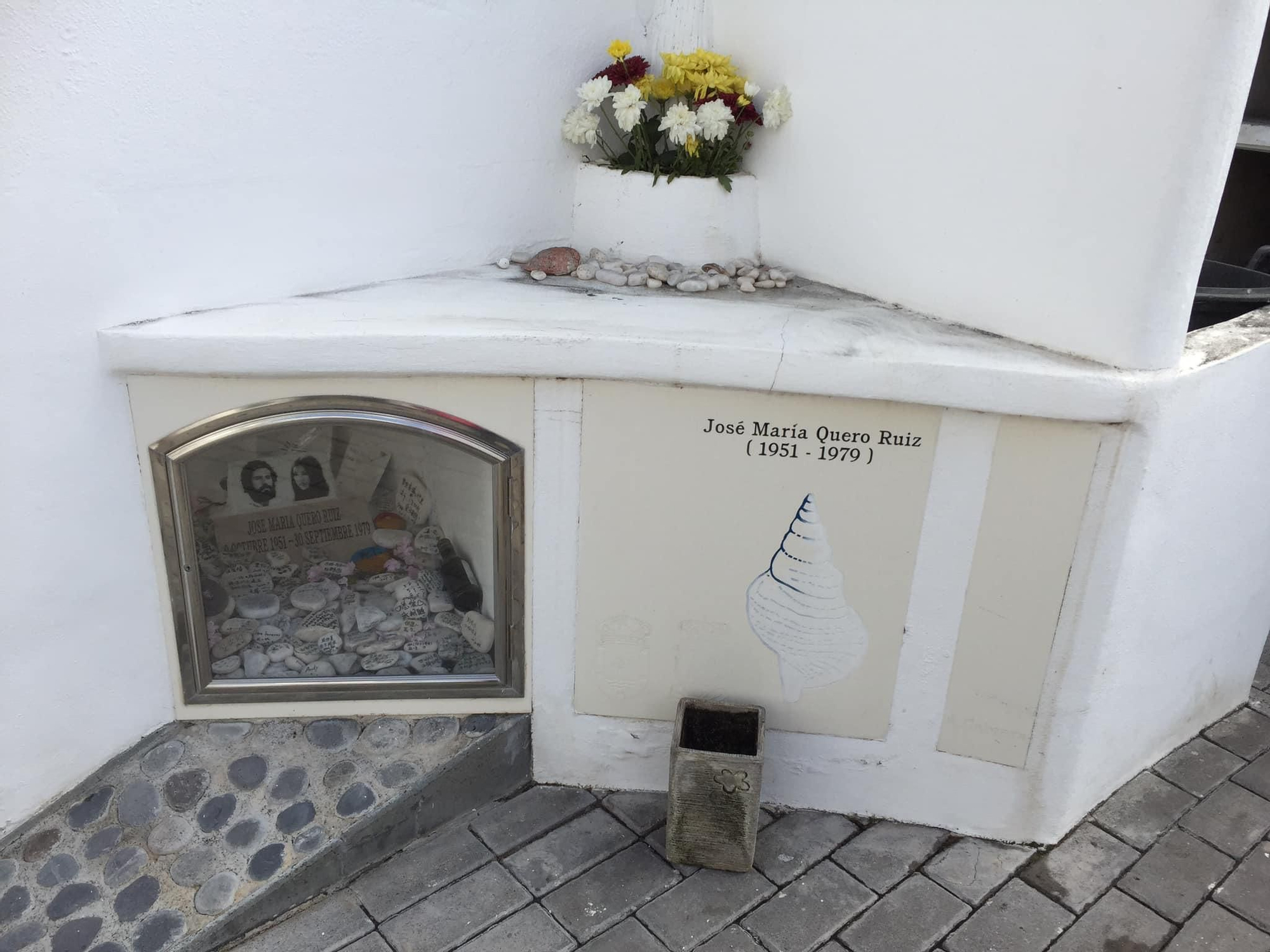Tumba  de José María Quero (1951-1979), cementerio municipal de Santa Cruz de La Palma.