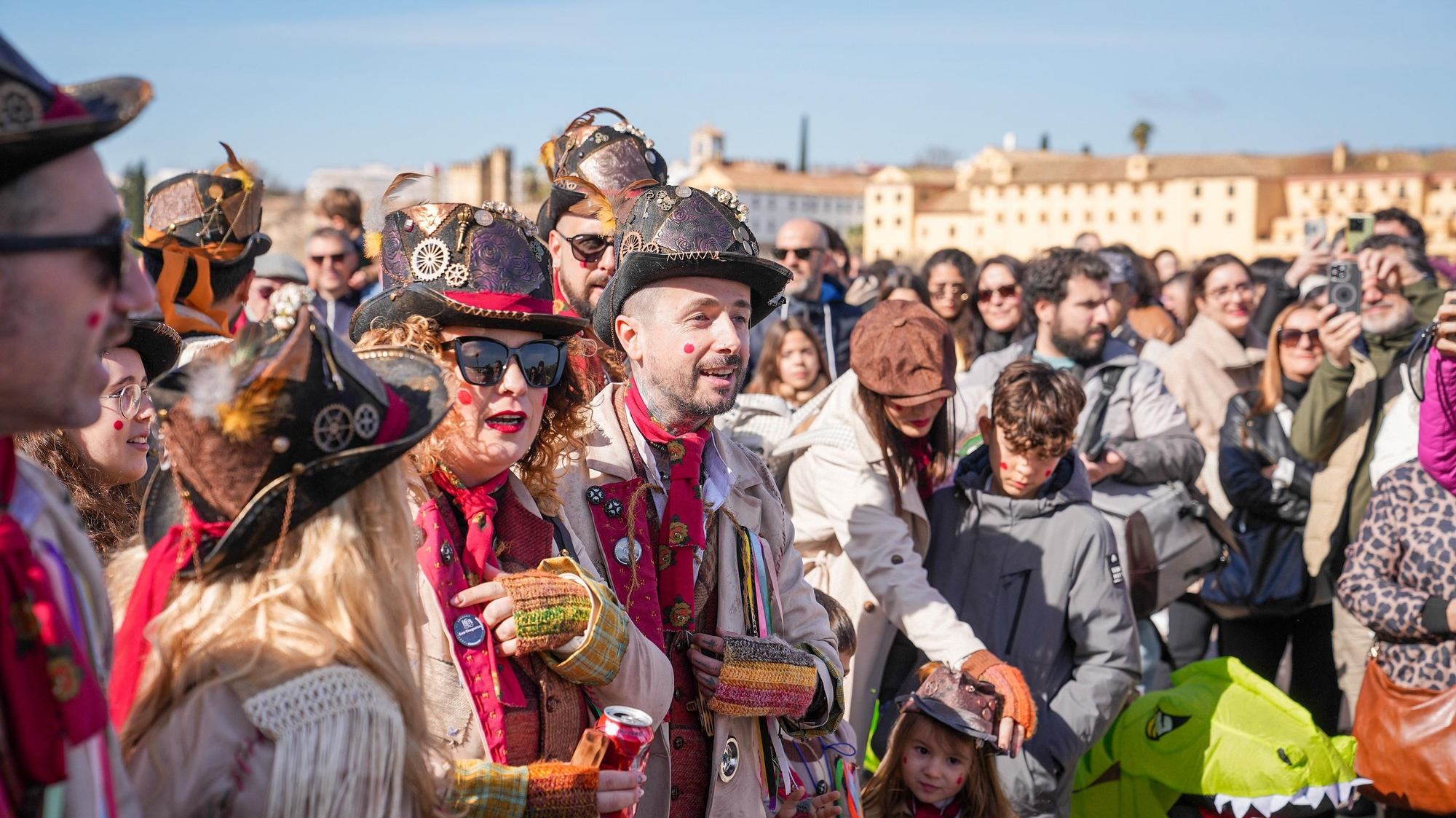 Pasacalles de Carnaval en el Puente Romano