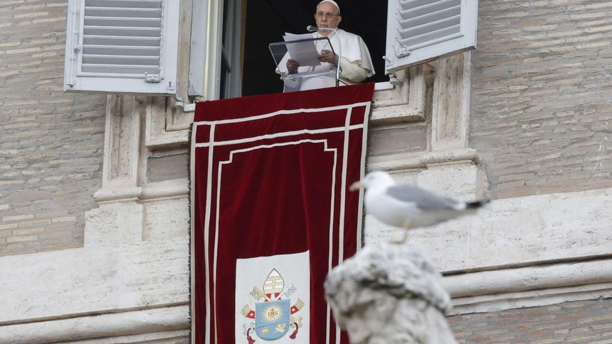 El papa pide rezar por los más de 40 migrantes muertos en la costa de Italia