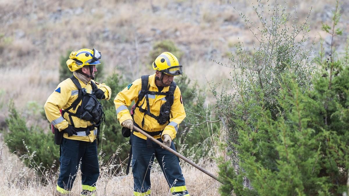Varias islas de Canarias siguen en alerta por riesgo de incendios forestales pese a que bajan las temperaturas