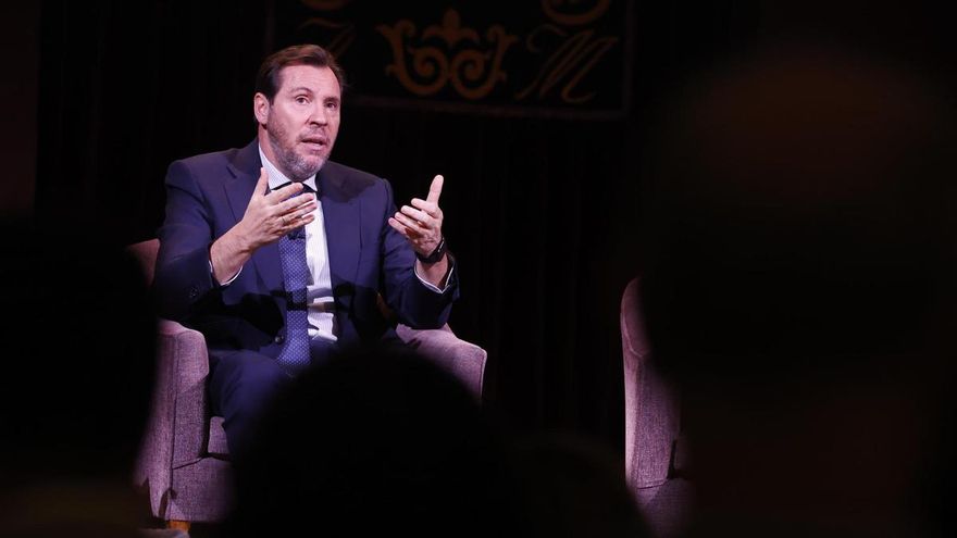 El ministro de Transportes, Óscar Puente, participa en los Desayunos del Ateneo, este lunes en Madrid.