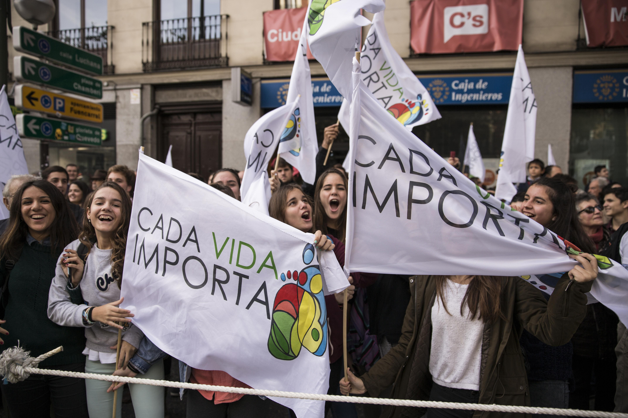 Chicos y chicas jóvenes han pateado las calles de Madrid contra la retirada de la ley del aborto de Gallardón. \ Juan Ramón Robles