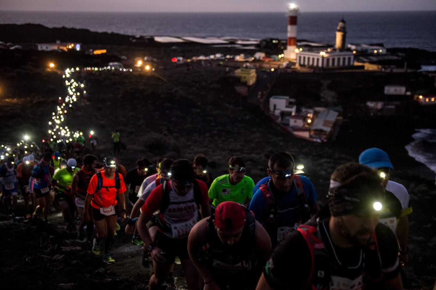 Los atletas poco después de la salida de la prueba. Foto: SELU VEGA
