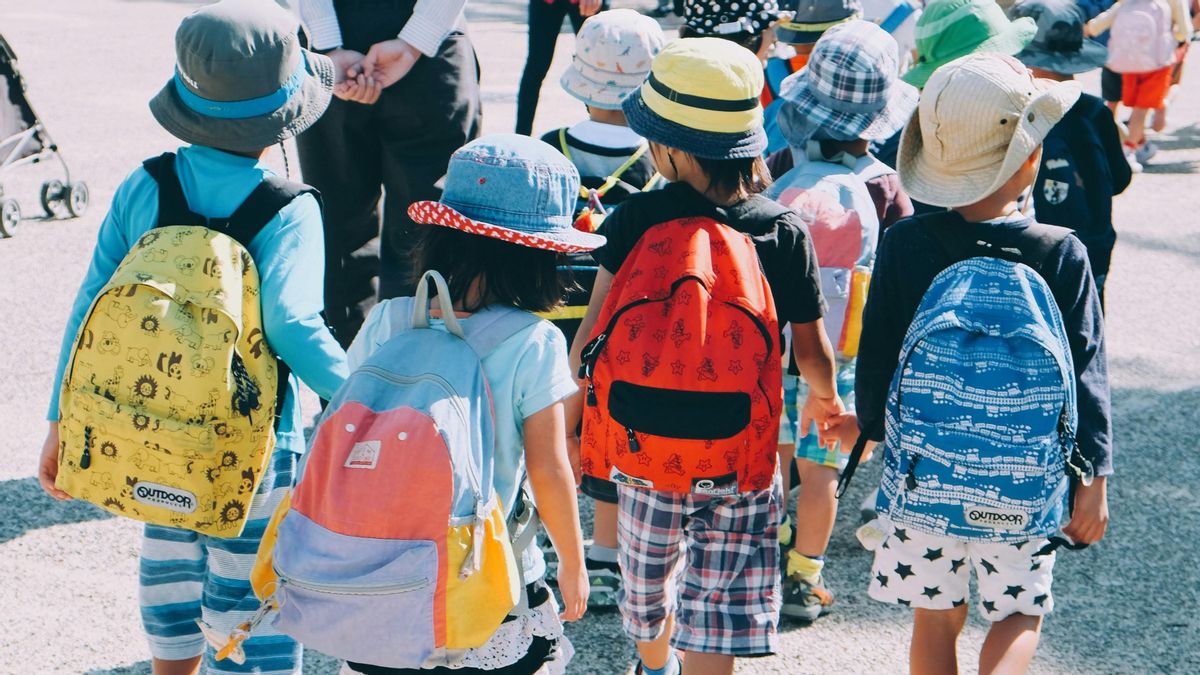 Calendario escolar 2026/27 por comunidades: las fechas de inicio y fin de las clases, las vacaciones de Navidad y de Semana Santa