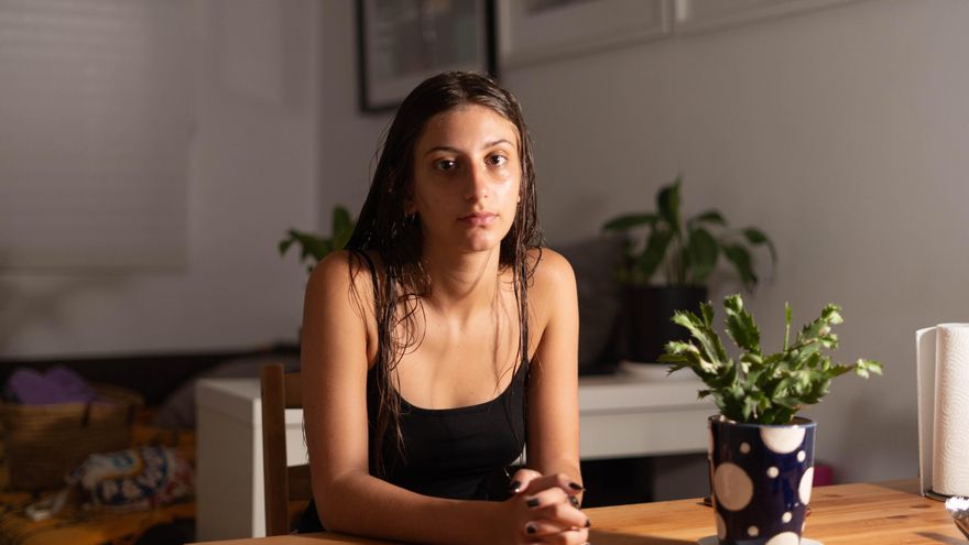 Kika (18 años), dependienta en una tienda.