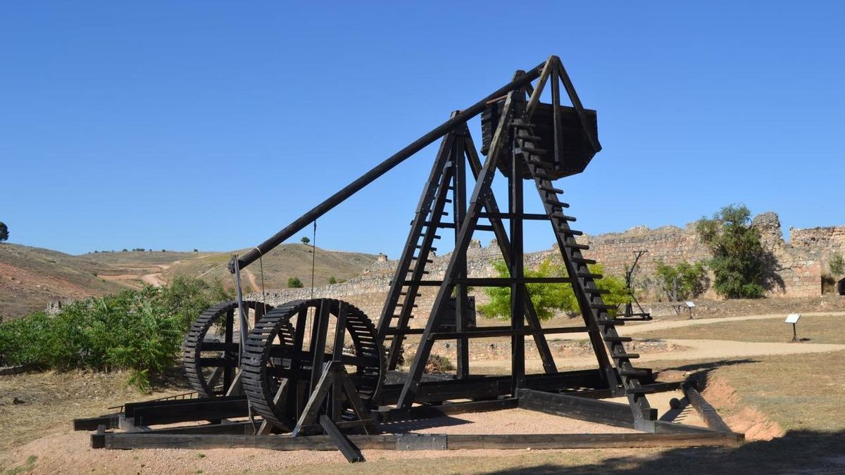 Un trabuquete. Trebuchet Park. Castillo de Belmonte, Teruel