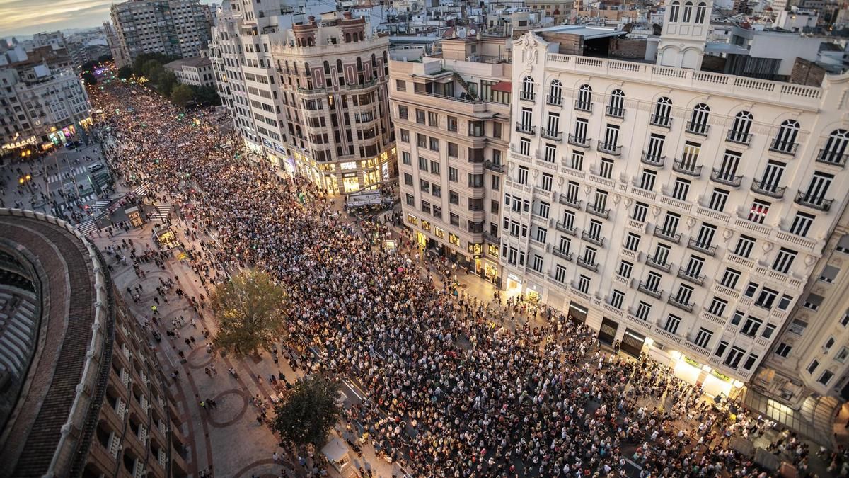 Vista de la duodécima manifestación bajo el lema "Mazón dimissió", a 25 de octubre de 2025