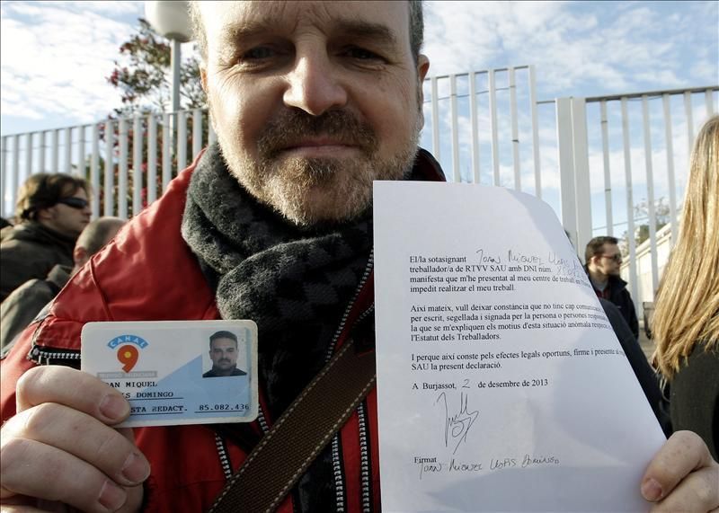 Los trabajadores de RTVV presentan escritos denunciando que les impiden el acceso