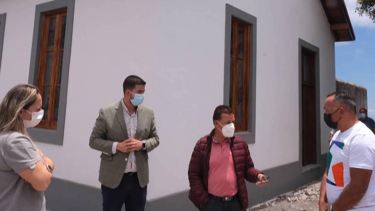 Las autoridades insulares y locales en la Casa de los Camineros.