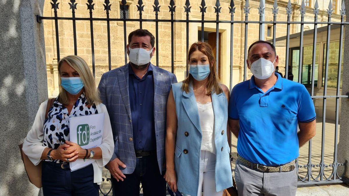Concentración a la puerta del Parlamento