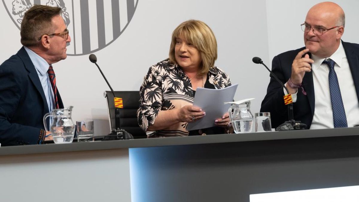 La consejera de Educación informa en rueda de prensa del inicio del curso escolar en Aragón Tomasa Hernández, y los directores generales de Planificación, Centros y Formación Profesional, Luis Mallada, y de Personal, Formación e Innovación, José María Cabello