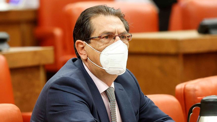 El candidato Enrique Arnaldo Alcubilla comparece ante la Comisión Consultiva de Nombramientos del Congreso este martes. EFE/ Chema Moya