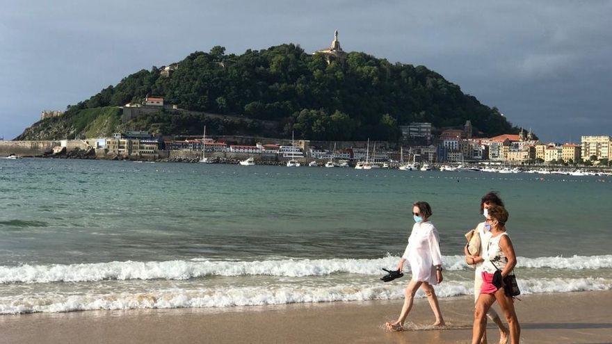 La positividad de los más jóvenes sigue al alza en Euskadi con nuevas zonas en alerta roja por transmisión comunitaria