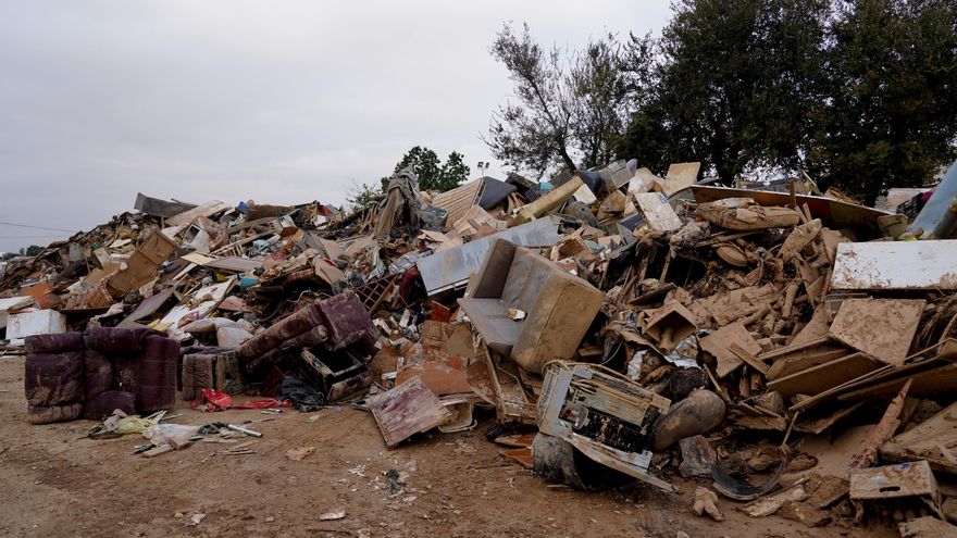 Zona habilitada para los residuos de la DANA, a 6 de noviembre de 2024, en Castellar, Valencia