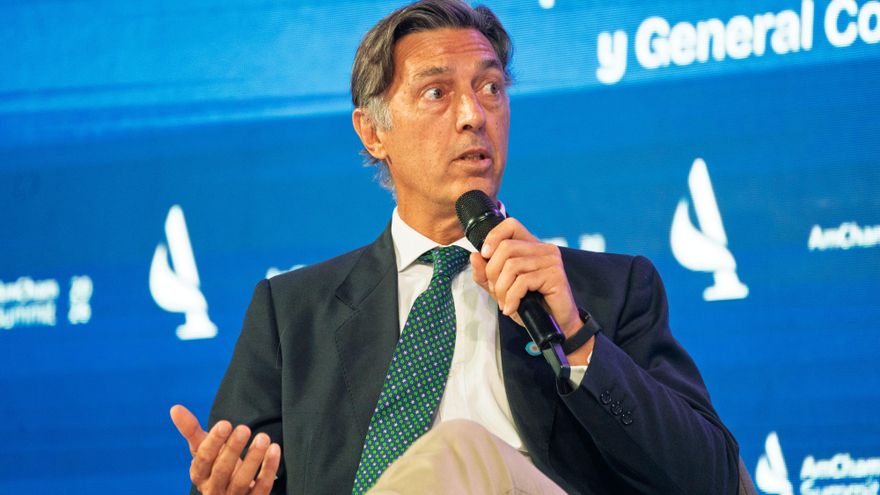 En una cumbre auspiciada por Scatturice, un banquero condiciona el crédito a la inversión a la continuidad política