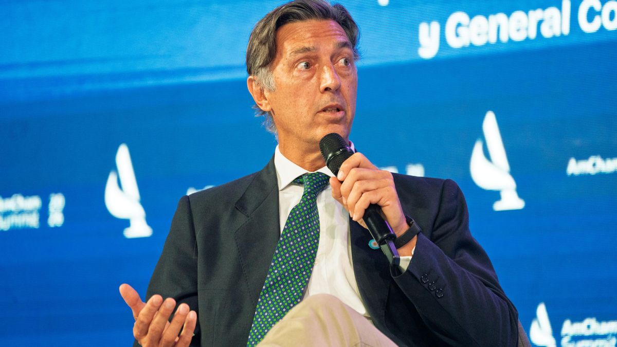 En una cumbre auspiciada por Scatturice, un banquero condiciona el crédito a la inversión a la continuidad política