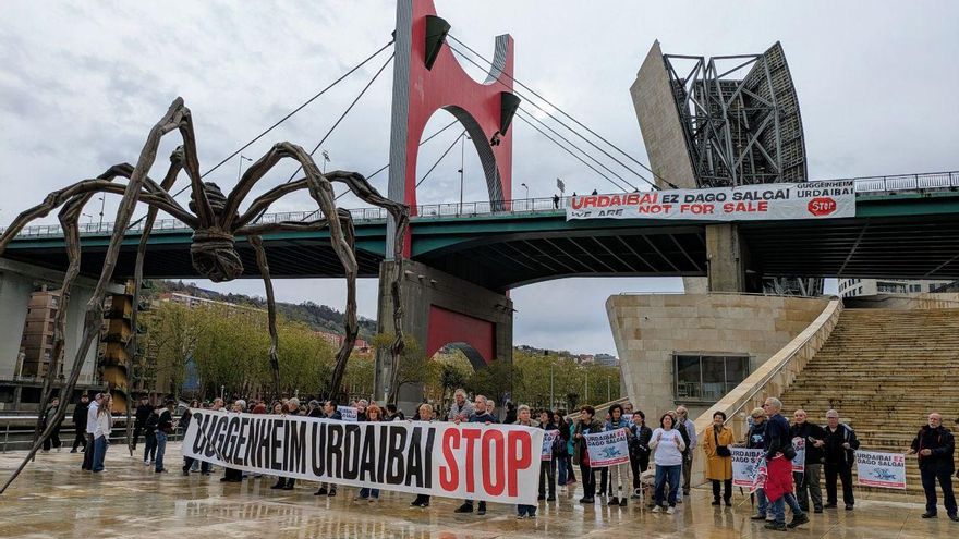Los críticos con el futuro Guggenheim presionan a la nueva directora: "Urdaibai no se vende"